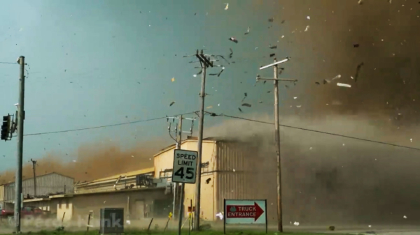 Gestoorde 'storm chaser' maakt behoorlijke close-up van tornado in Oklahoma