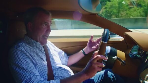 Jeremy Clarkson test de supervette Bugatti Chiron