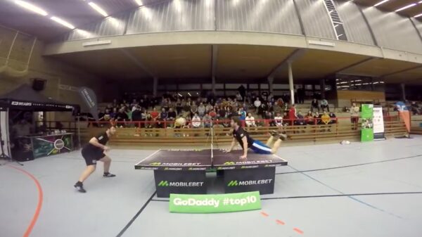 Wat dacht je van een potje hoofdtafeltennisvoetbal?