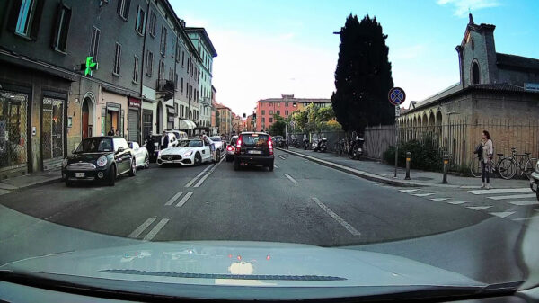 Als je een dikke Mercedes AMG GT hebt wil 't nog niet zeggen dat je ook kunt rijden