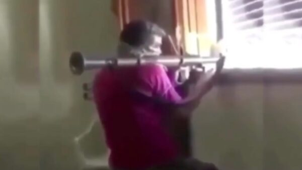 Slechtste idee van de dag: een raketwerper vanuit je slaapkamer afvuren