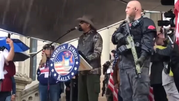 Gewapende demonstranten protesteren tegen lockdownmaatregelen in Michigan