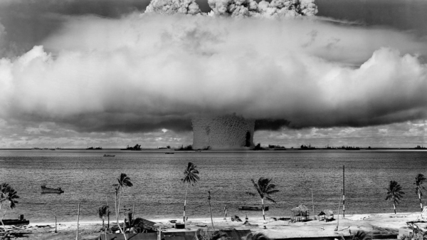 Bizarre beelden van nucleaire tests in 1957