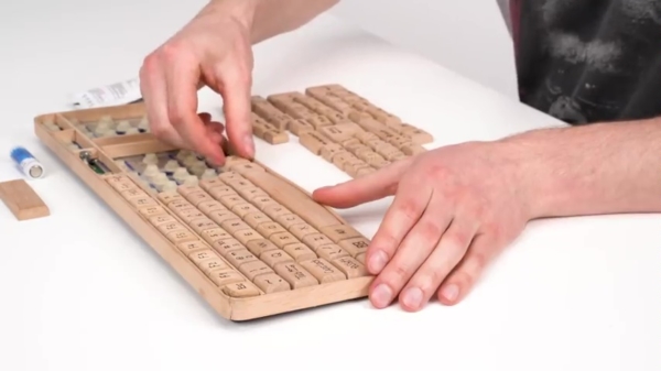 Doe eens gek, maak eens je eigen houten toetsenbord