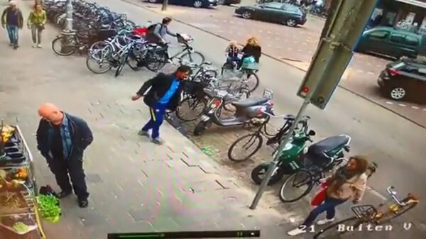 Bezopen gast besluit per ongeluk een scooter mee naar huis te nemen