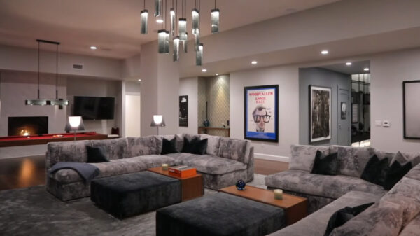 Friends-acteur Matthew Perry verkoopt zijn enorme 'Mansion in the Sky'