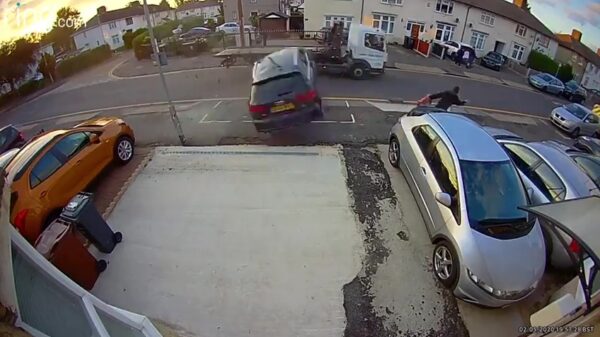 Audi-bestuurder maakt dubbele koprol na kansloze inhaalactie