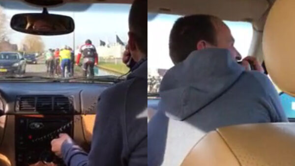 Eindbaas met megafoon trolt vervelende wielrenners