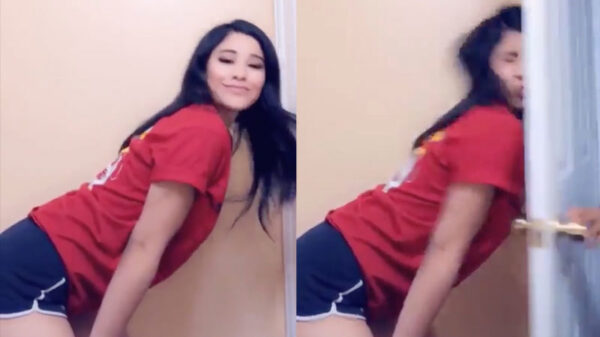 Duckface-model wordt gestraft door haar kosjere broertje