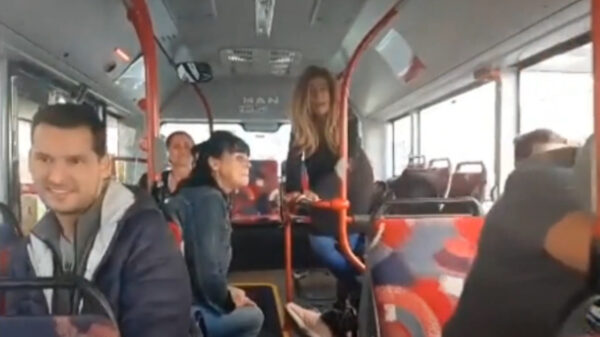 Een hoogstaand kijkje in de arrestantenbus na de anti-lockdowndemonstratie