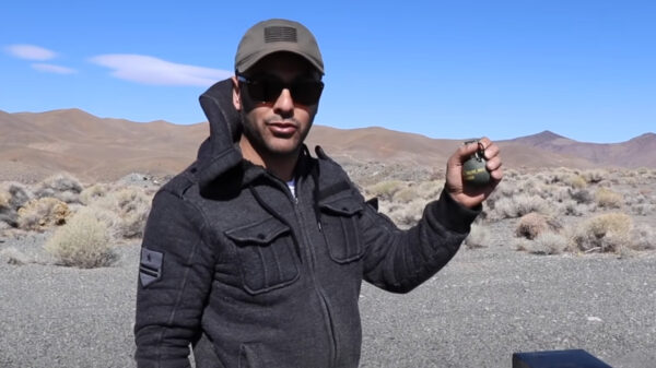 Wat gebeurt er als je een handgranaat in een kluis laat ontploffen?