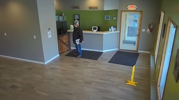 Smeerlap bakent zijn territorium af op het receptiekleed