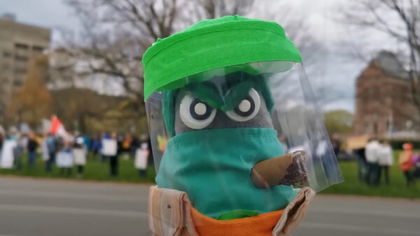 Ed the Sock gaat vandaag in discussie met antilockdowndemonstranten