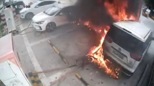 Je auto aan de lader zetten is niet altijd volledig zonder risico