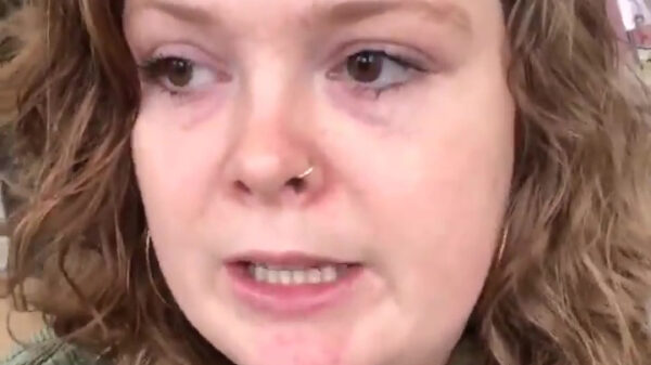 Tegenvaller van de dag: je stiefmoeder tegenkomen op je favoriete volwassen website