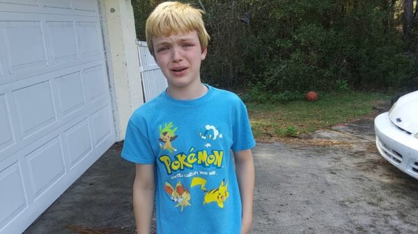 Vader laat koter zijn telefoon slopen omdat hij volwassen natuurfilms zat te kijken