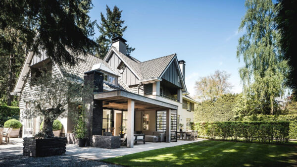 Jeroen van der Boom zet zijn huisje in Blaricum te koop voor slechts €3.500.000