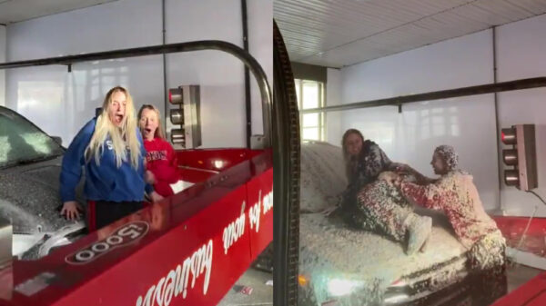 Vieze dames pakken vandaag een wasstraatje mee