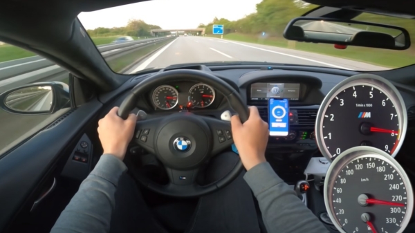 Oosterbuur tikt met zijn BMW E63 M6 V10 met gemak de 300 km/u aan