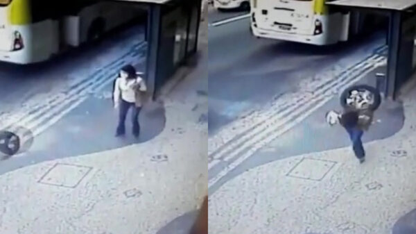 Losgeslagen wiel gaat voor verrassingsaanval en landt bij vrouw in de nek