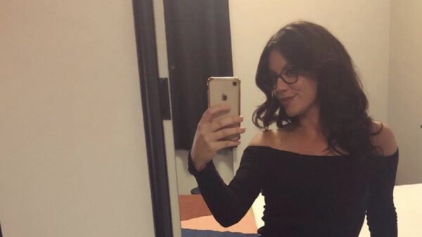 Je verwacht het niet: 'nerdy' First Dates-deelneemster Linsey heeft een verrassend hippe insta-pagina