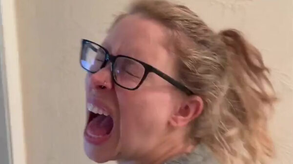 Je vriendin keer op keer laten schrikken blijft verdomde vermakelijk