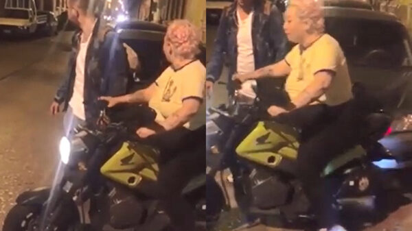 Gerrie en haar kortpittig kapsel maken een wild ritje op de motor