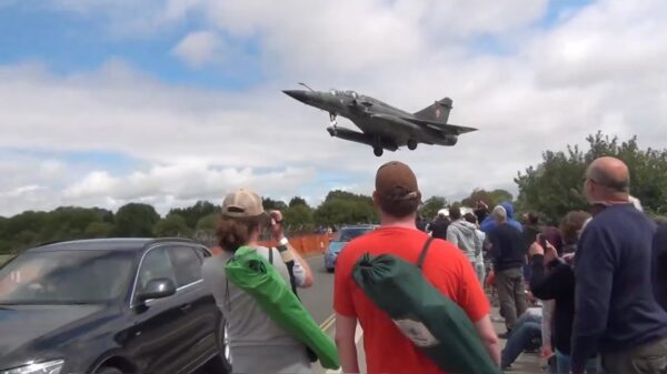 RIP headphone users: superdikke compilatie van laagvliegende straaljagers