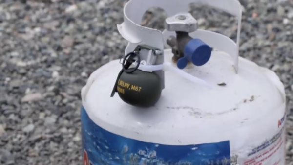 Puur voor de wetenschap: een granaat blijkt geschikt om een propaantank op te blazen
