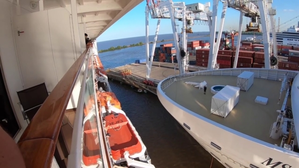 Cruiseschip MSC Orchestra botst op ander schip in de haven van Buenos Aires