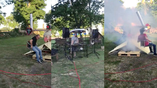 Duitsers vervelen zich en bouwen kermisattractie in hun achtertuin