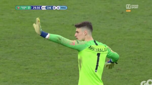 Chelsea-keeper Kepa weigert gewisseld te worden en blundert minuten later
