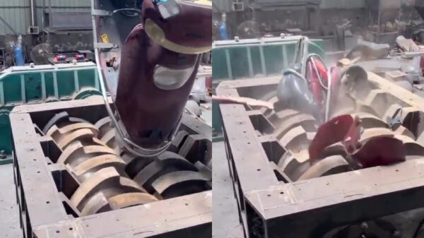 Zo snel vreet een shredder je geliefde scooter op