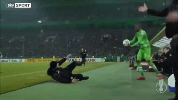 Een compilatie van tenenkrommende schwalbes in het moderne voetbal