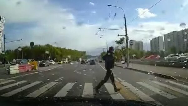 Voetganger komt met meer geluk dan wijsheid godsgruwelijk goed weg