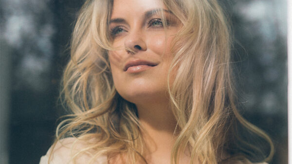 Sylvana IJsselmuiden door FHM uitgeroepen tot mooiste vrouw van Nederland