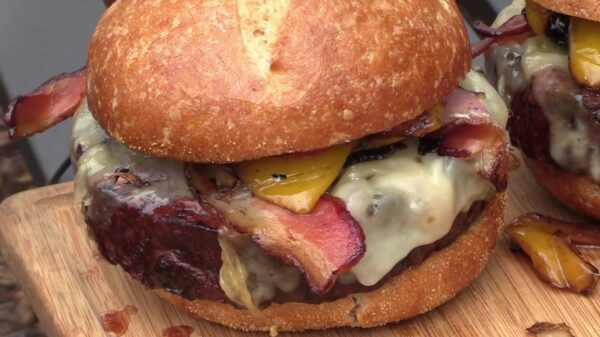 Met deze 5 dikke hamburgerrecepten kun jij vanavond de grill aanslingeren