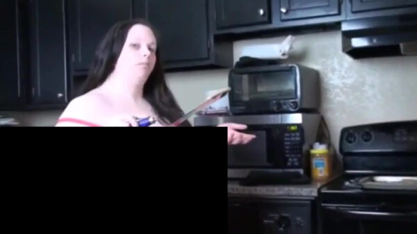 Stevige dame heeft een heerlijk koekje voor je gebakken