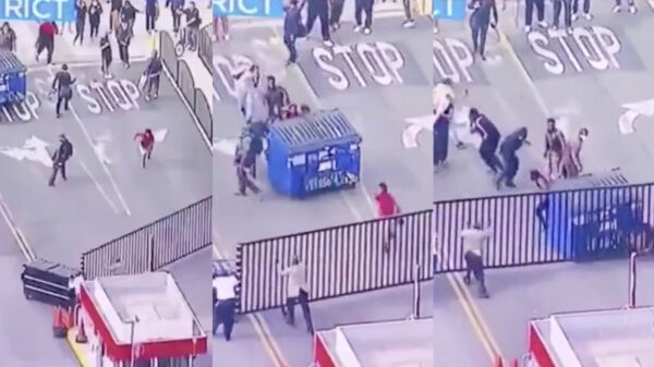 Friendly fire: relschopper wordt omver gebeukt door container vol met karma