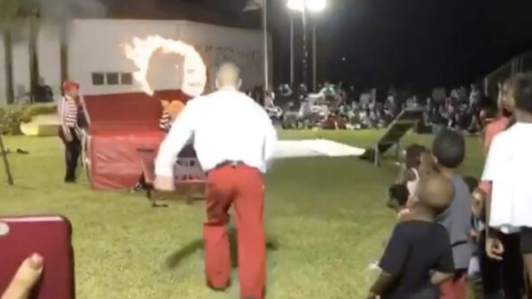 Brandende hoepel blijkt voor hem toch een brug te ver te zijn