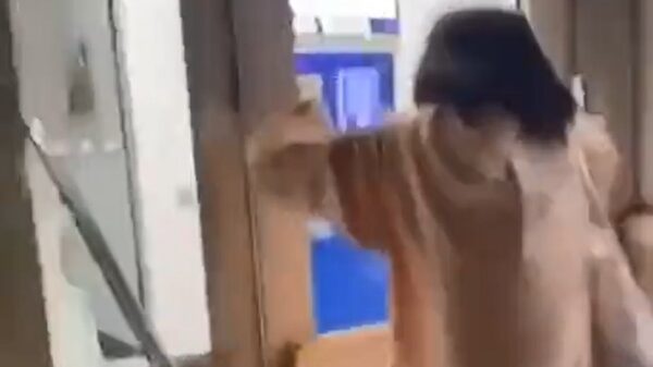 Plunderaar is vergeten hoe een deur werkt