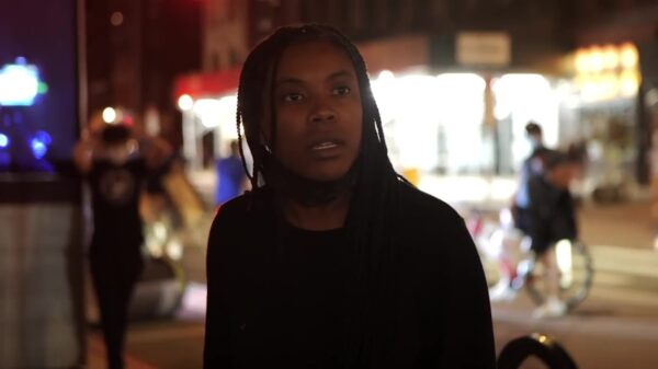 Zwarte dame geeft indrukwekkende speech tegen iedereen die plundert en brand sticht