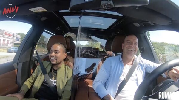 Vandaag zit Sidney bij tata Andy van der Meijde in z'n dikke BMW