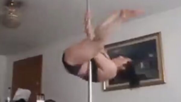 In de woonkamer paaldansen: niet verstandig