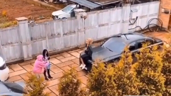 Fotogenieke dame wordt op een (on)aangename verrassing getrakteerd