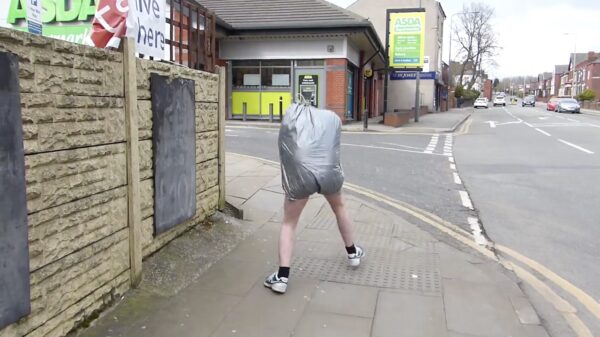 De WTF-video van de dag: losgeslagen vuilniszak in het wild gespot