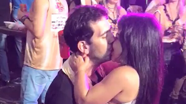 Het is Massie gelukt om tijdens carnaval een chickie te scoren