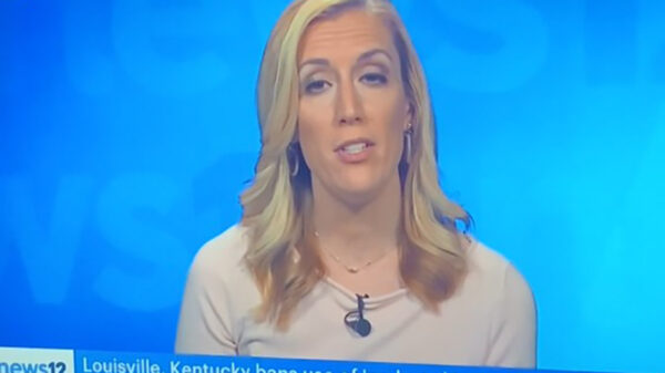 Nieuwslezeres is lekker thuis aan het werk