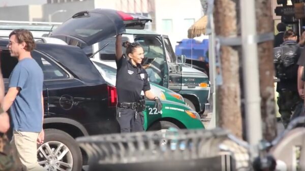 Grappenmakers trollen Amerikaanse politie door te dealen vanuit de kofferbak