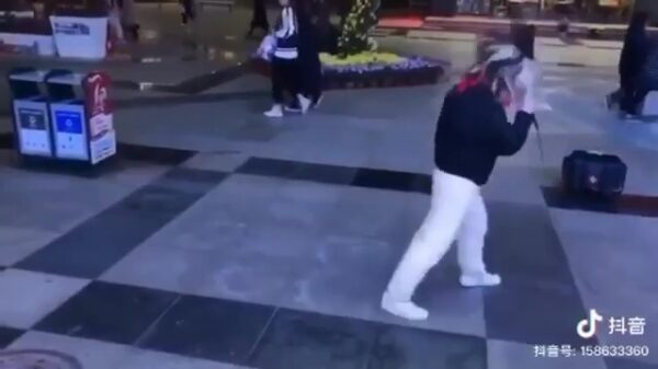 Straatrapper laat even zijn kunsten zien